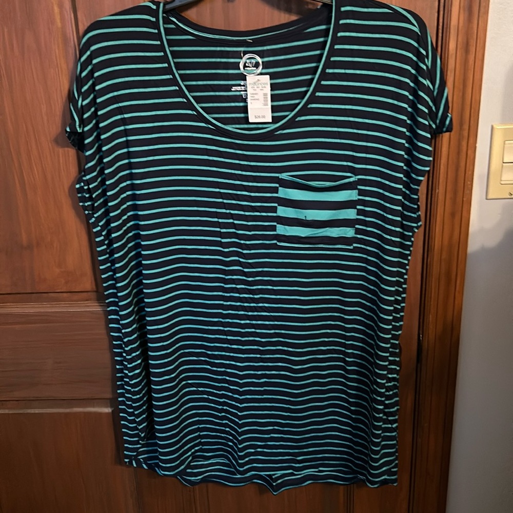 Maurice’s top, size 1X, short sleeve, scoop neck, striped